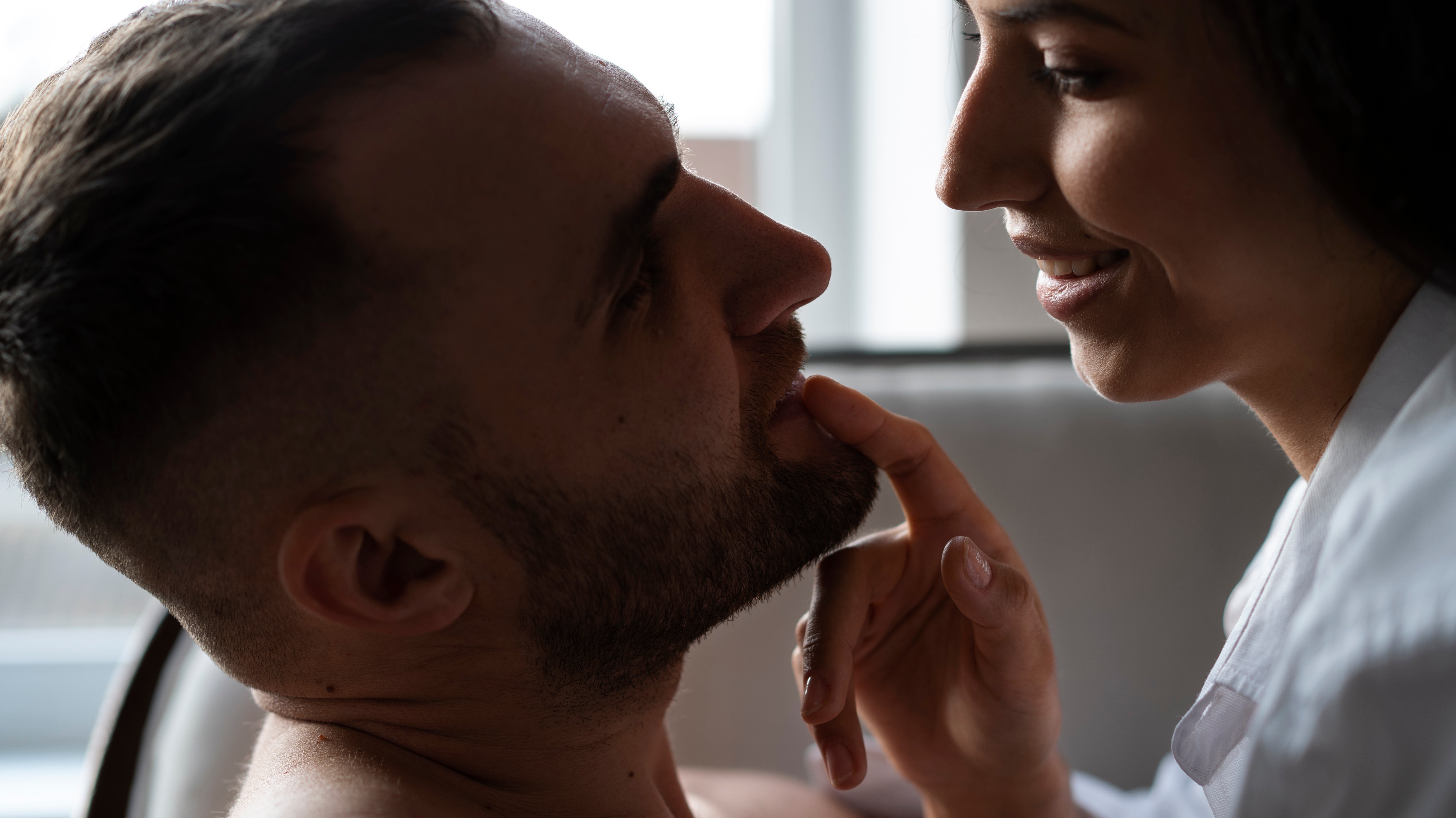 young-couple-shearing-their-intimacy-moments (1)