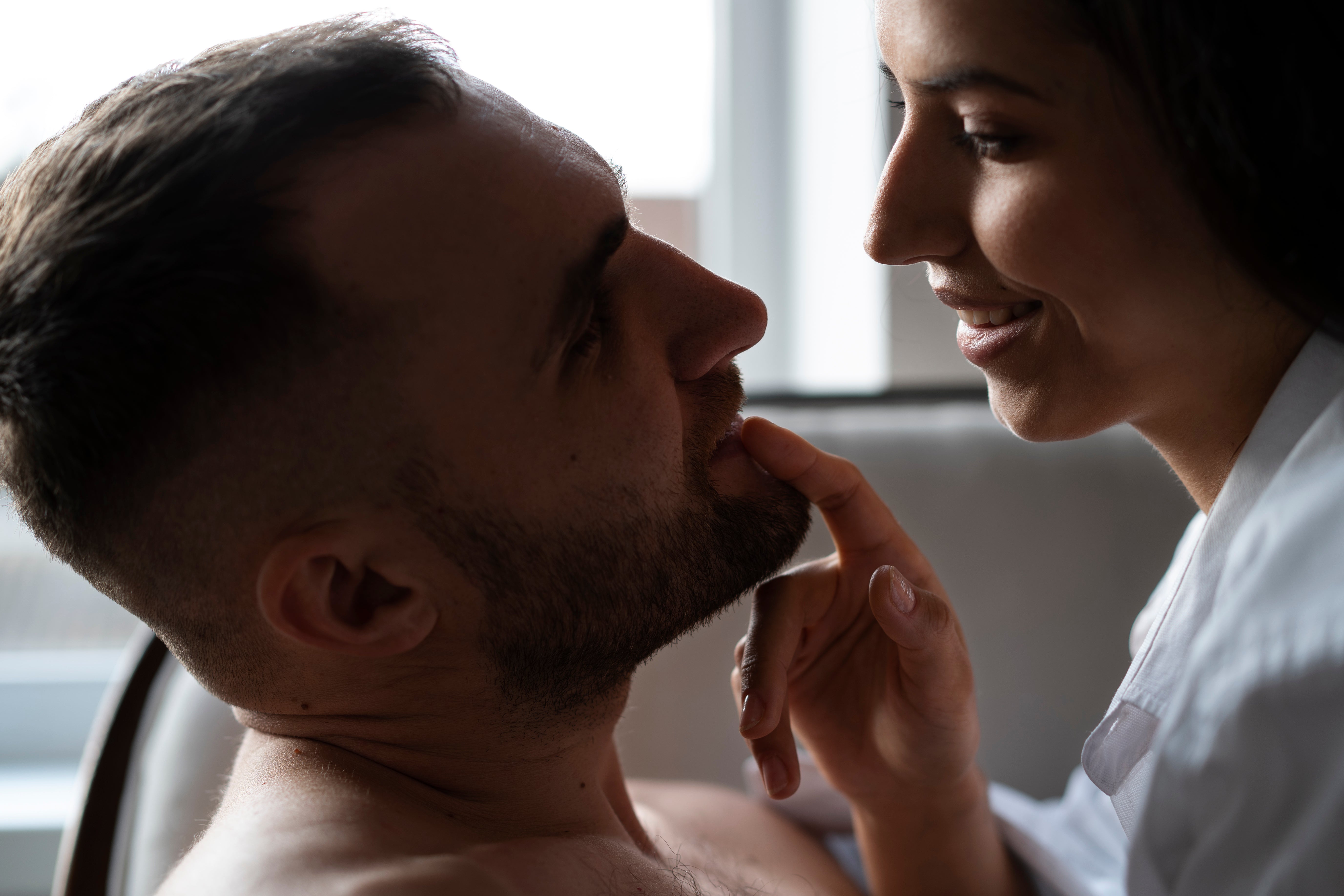 young-couple-shearing-their-intimacy-moments (1)